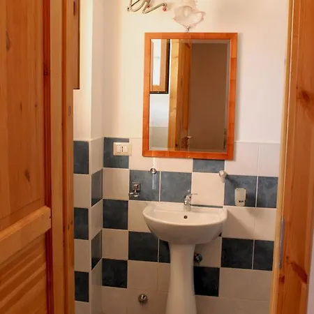 Alloggio per agriturismo Fontana La Pietra *