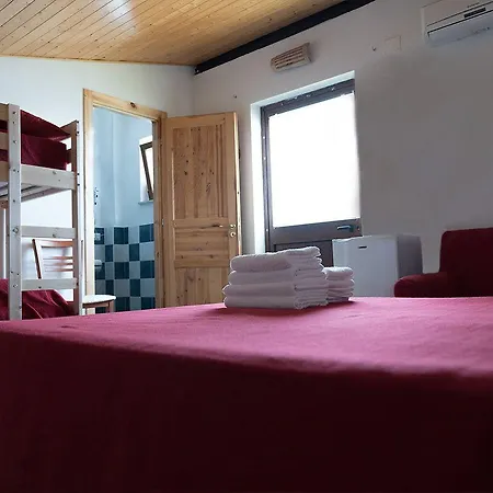 Alloggio per agriturismo Fontana La Pietra *