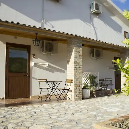 Fontana La Pietra Feriegård *