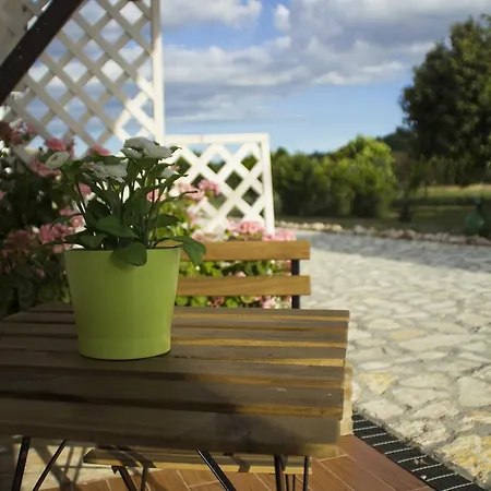 Alloggio per agriturismo Fontana La Pietra *