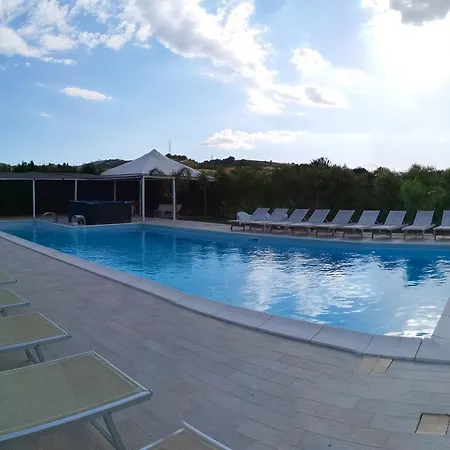 Fontana La Pietra Фермерский дом *